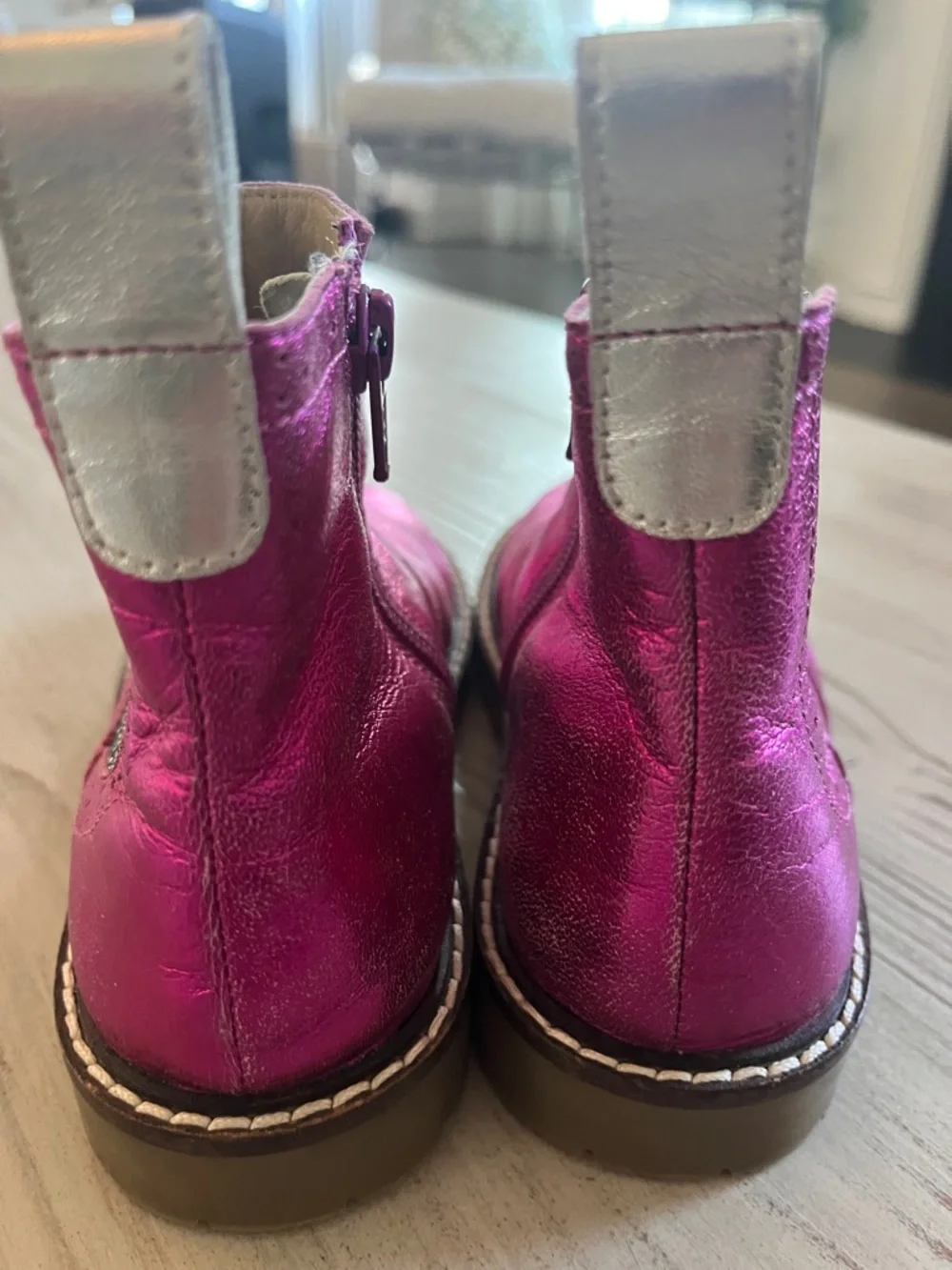 Mini Boden leather chealsea Metallic Pink Ankle Boots size 11.5 or EU 29